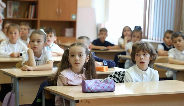 Новый учебный год — старт безопасного будущего: московские спасатели провели открытые уроки в школах